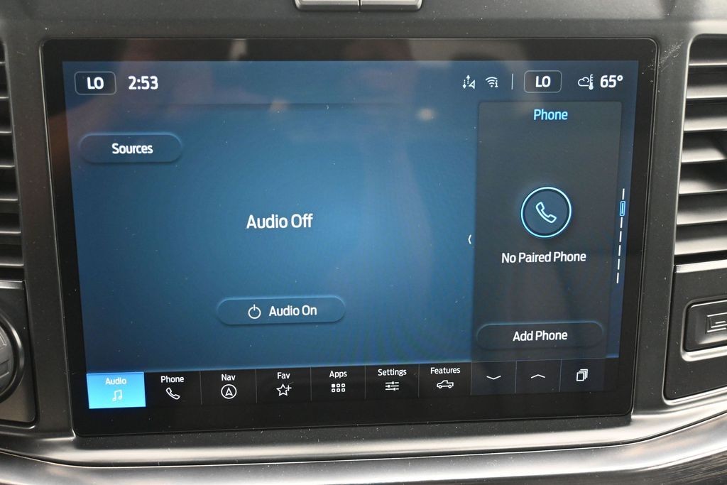 Ford F-350SD Vehicle Full-screen Gallery Image 11