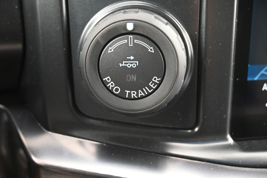 Ford F-350SD Vehicle Full-screen Gallery Image 22