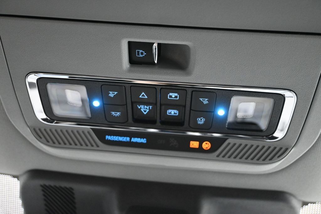 Ford F-350SD Vehicle Full-screen Gallery Image 25