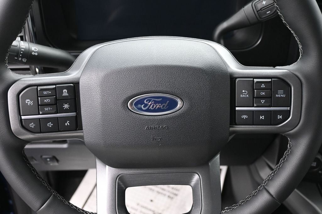 Ford F-350SD Vehicle Full-screen Gallery Image 28