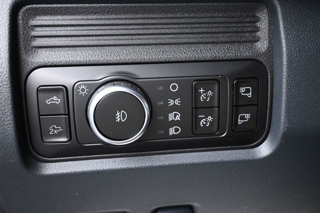 Ford F-350SD Vehicle Full-screen Gallery Image 31