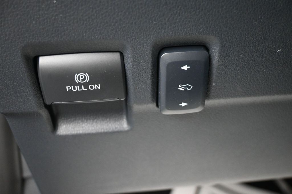 Ford F-350SD Vehicle Full-screen Gallery Image 32