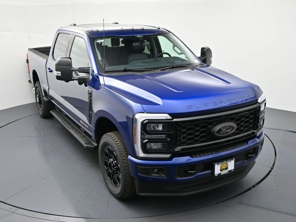 Ford F-350SD Vehicle Full-screen Gallery Image 38