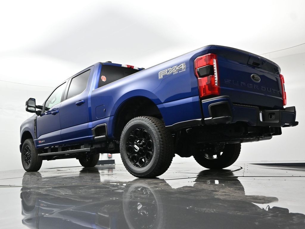 Ford F-350SD Vehicle Full-screen Gallery Image 42