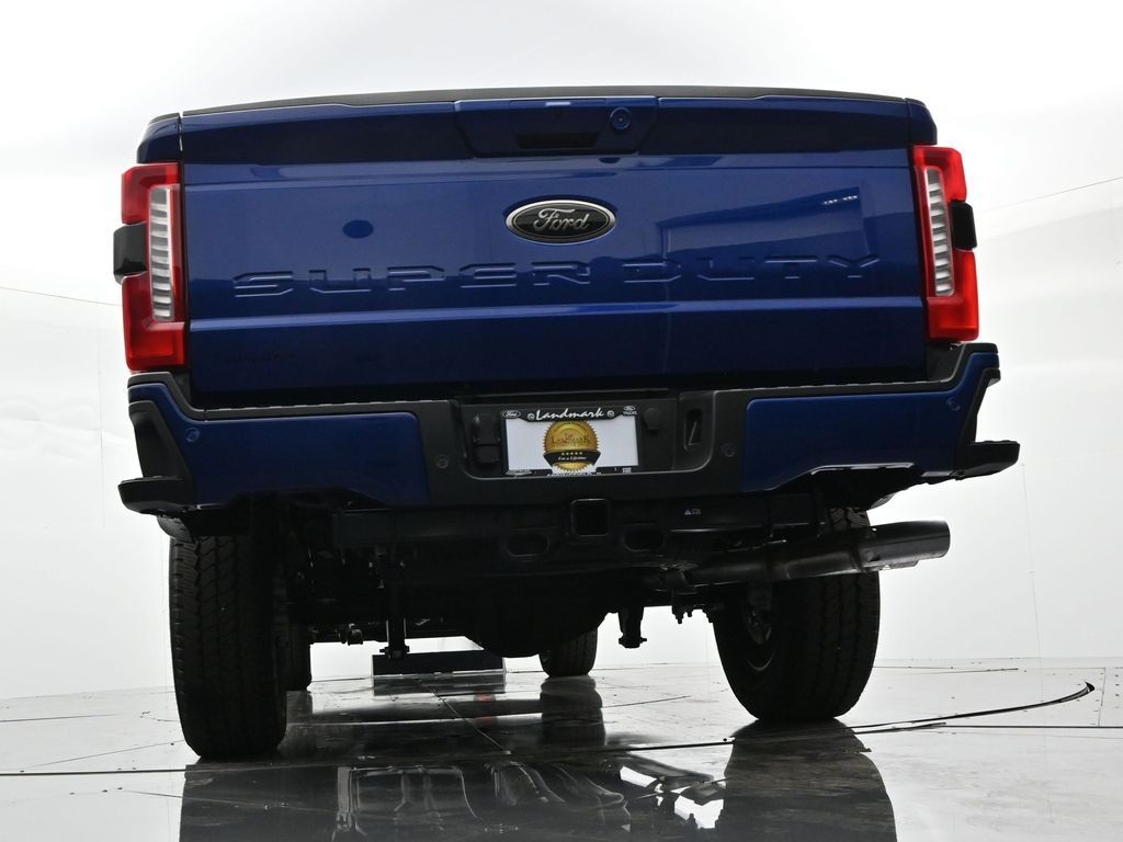 Ford F-350SD Vehicle Full-screen Gallery Image 43