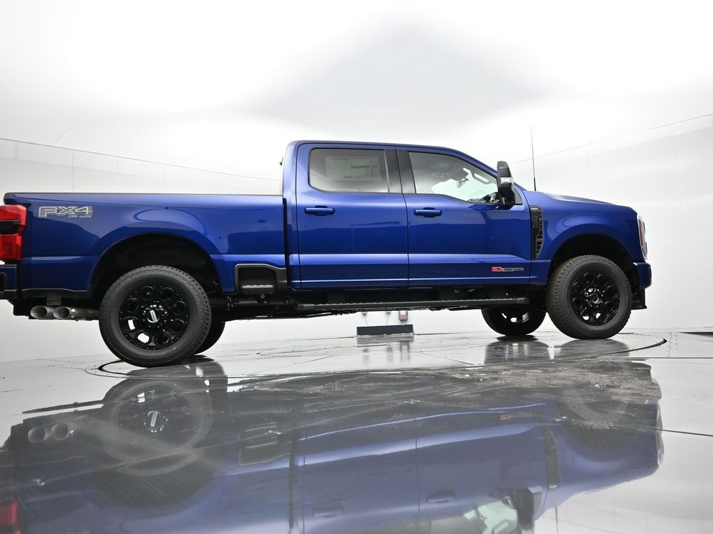 Ford F-350SD Vehicle Full-screen Gallery Image 45