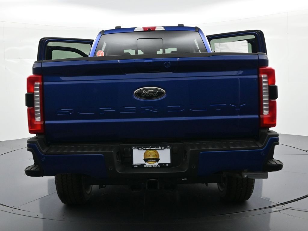 Ford F-350SD Vehicle Full-screen Gallery Image 49