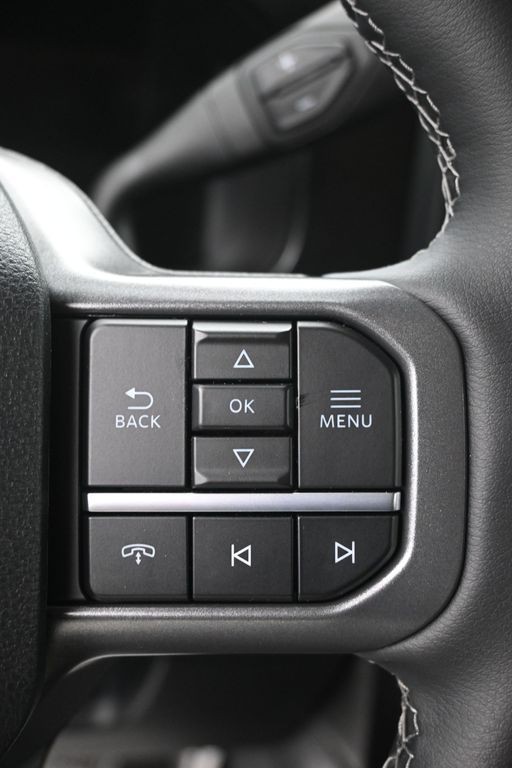 Ford F-350SD Vehicle Full-screen Gallery Image 29