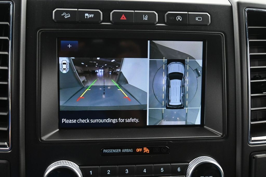 Ford Expedition Vehicle Full-screen Gallery Image 12