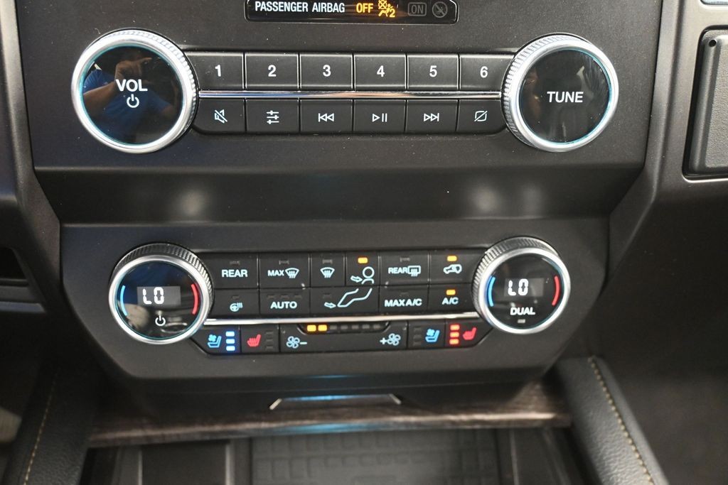 Ford Expedition Vehicle Full-screen Gallery Image 13