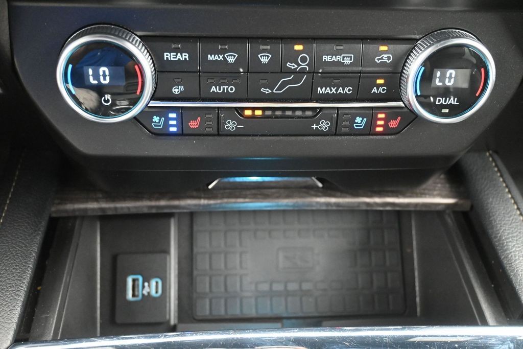 Ford Expedition Vehicle Full-screen Gallery Image 14
