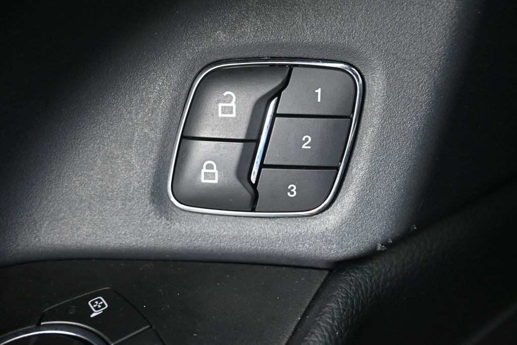 Ford Expedition Vehicle Full-screen Gallery Image 26