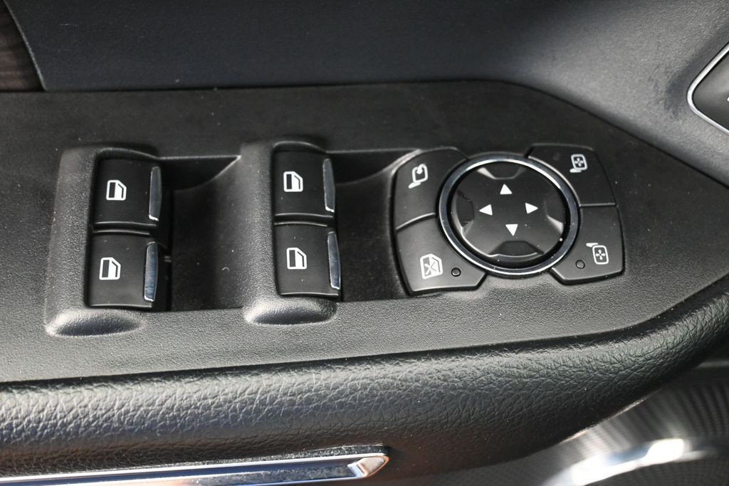 Ford Expedition Vehicle Full-screen Gallery Image 27
