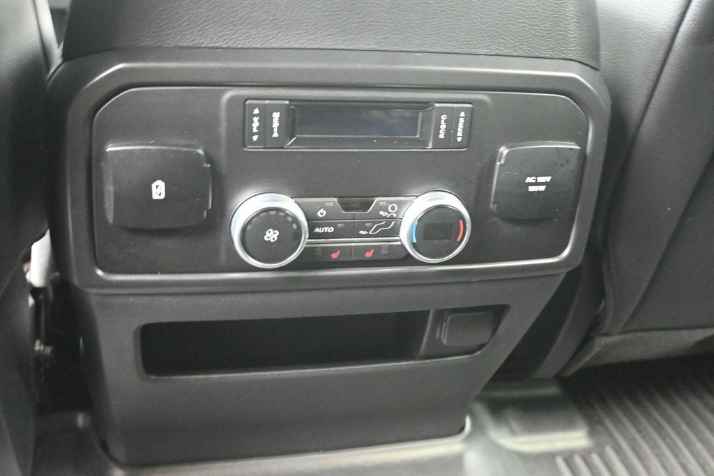 Ford Expedition Vehicle Full-screen Gallery Image 29