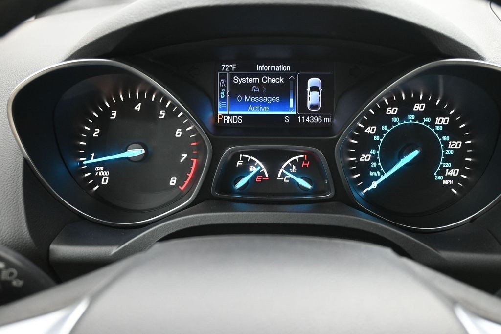 Ford Escape Vehicle Full-screen Gallery Image 10