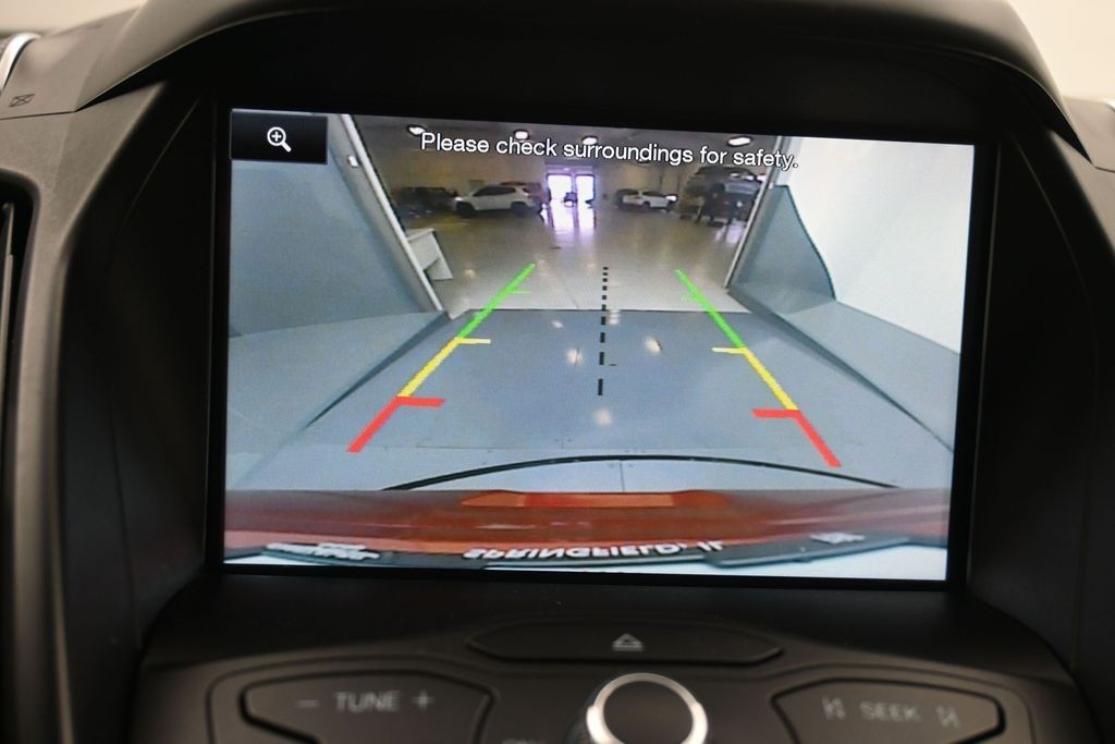 Ford Escape Vehicle Full-screen Gallery Image 12