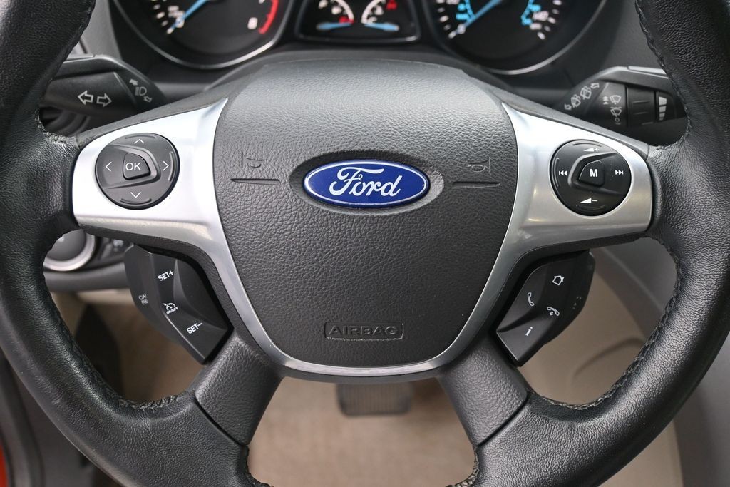 Ford Escape Vehicle Full-screen Gallery Image 16