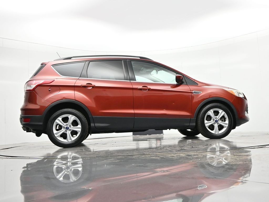 Ford Escape Vehicle Full-screen Gallery Image 29