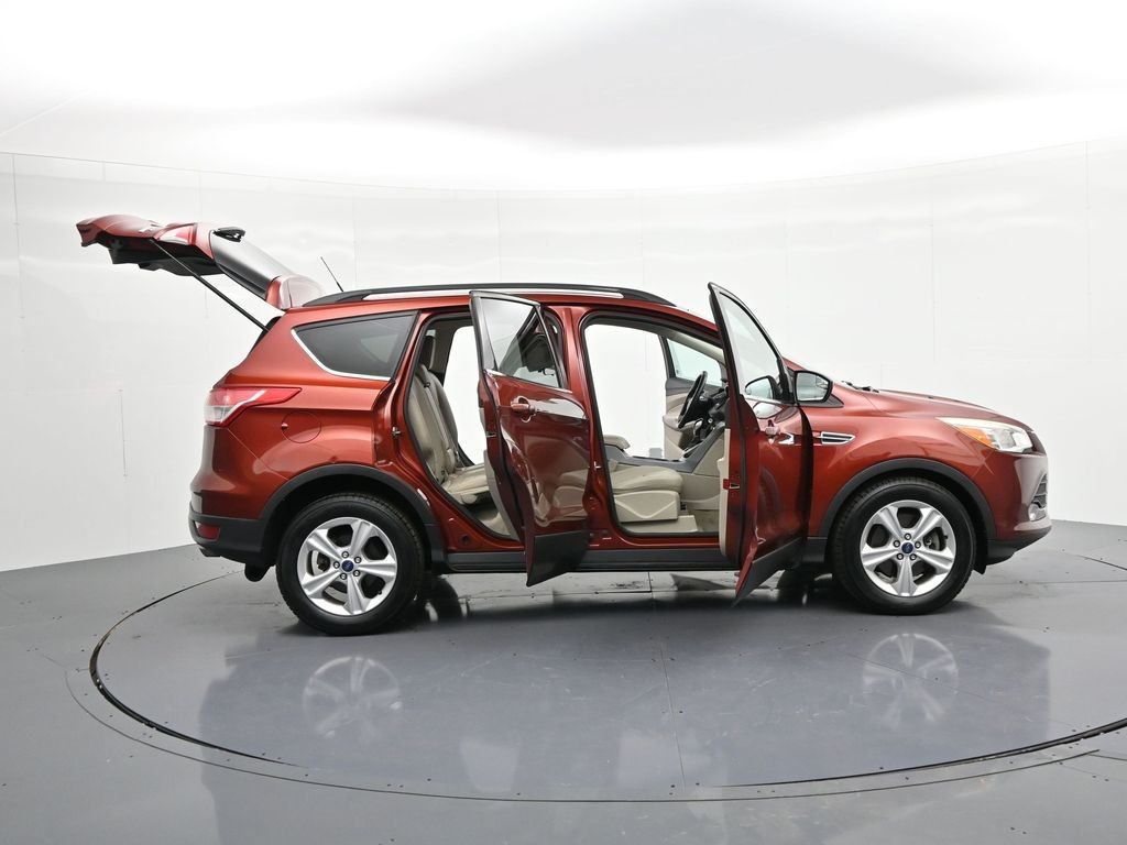 Ford Escape Vehicle Full-screen Gallery Image 30