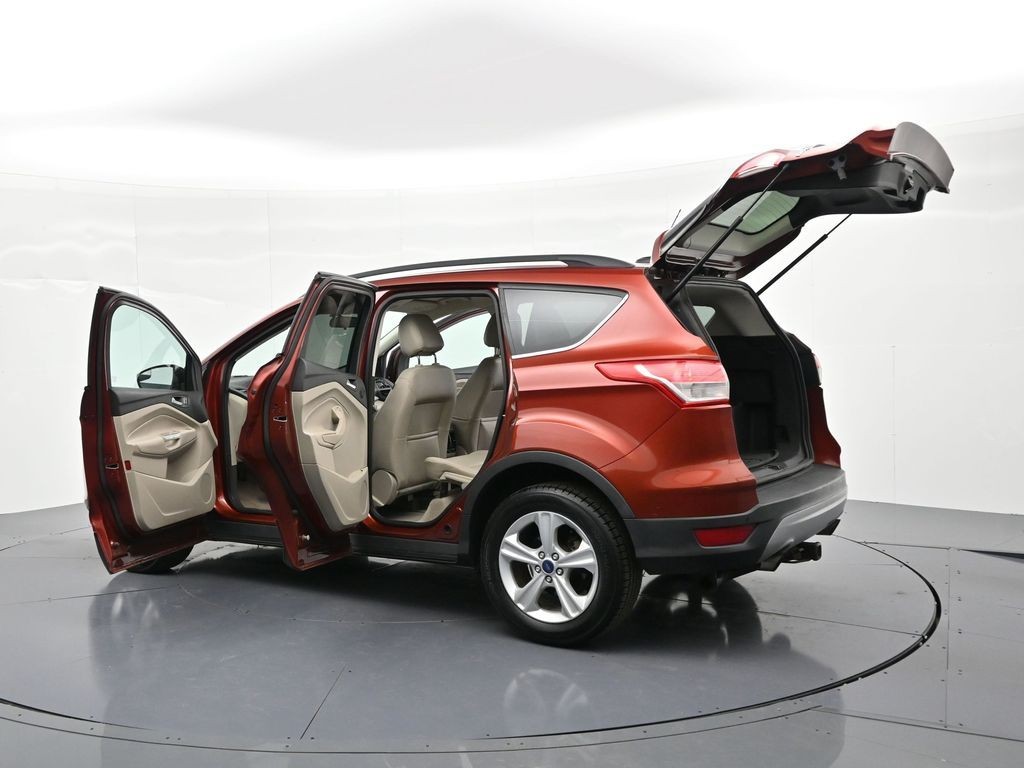 Ford Escape Vehicle Full-screen Gallery Image 31
