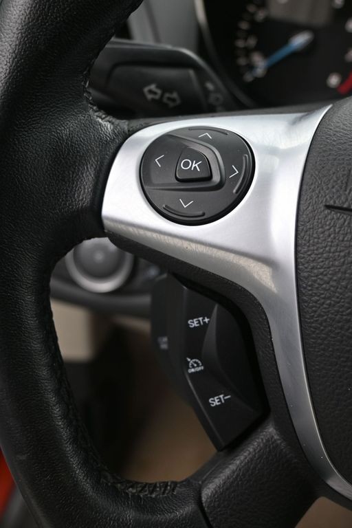 Ford Escape Vehicle Full-screen Gallery Image 18