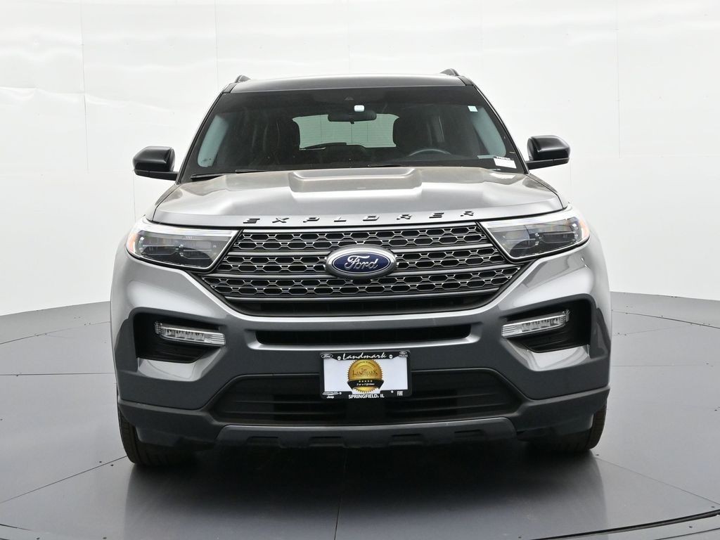 Ford Explorer Vehicle Full-screen Gallery Image 03