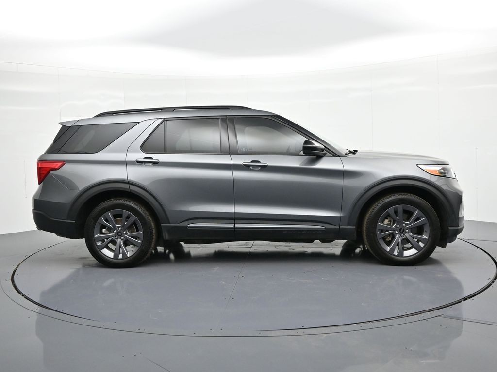 Ford Explorer Vehicle Full-screen Gallery Image 05