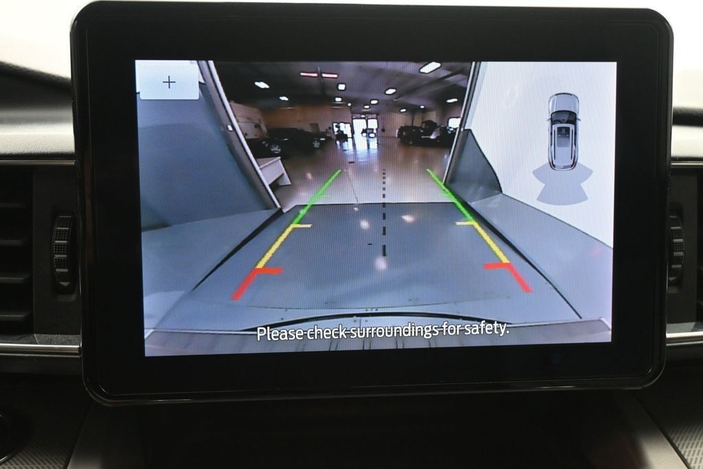 Ford Explorer Vehicle Full-screen Gallery Image 12