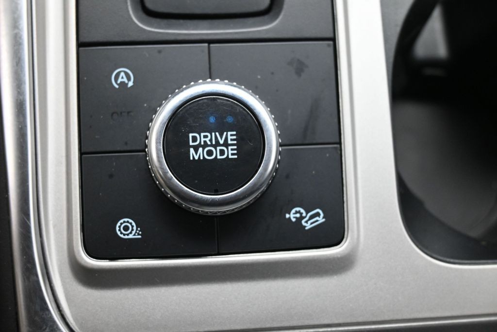 Ford Explorer Vehicle Full-screen Gallery Image 17