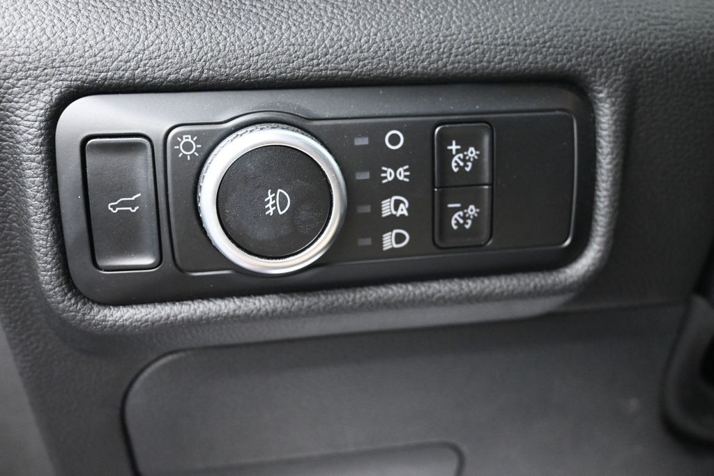 Ford Explorer Vehicle Full-screen Gallery Image 22