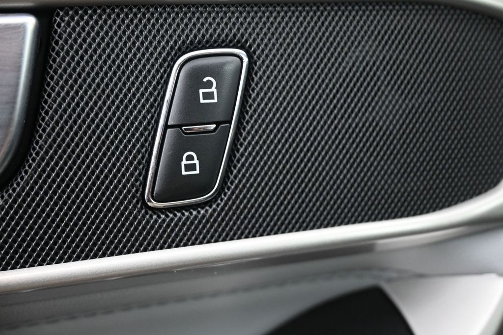 Ford Explorer Vehicle Full-screen Gallery Image 24