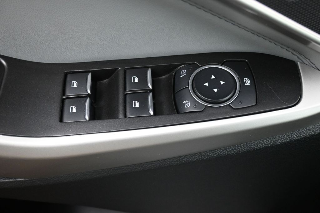 Ford Explorer Vehicle Full-screen Gallery Image 25