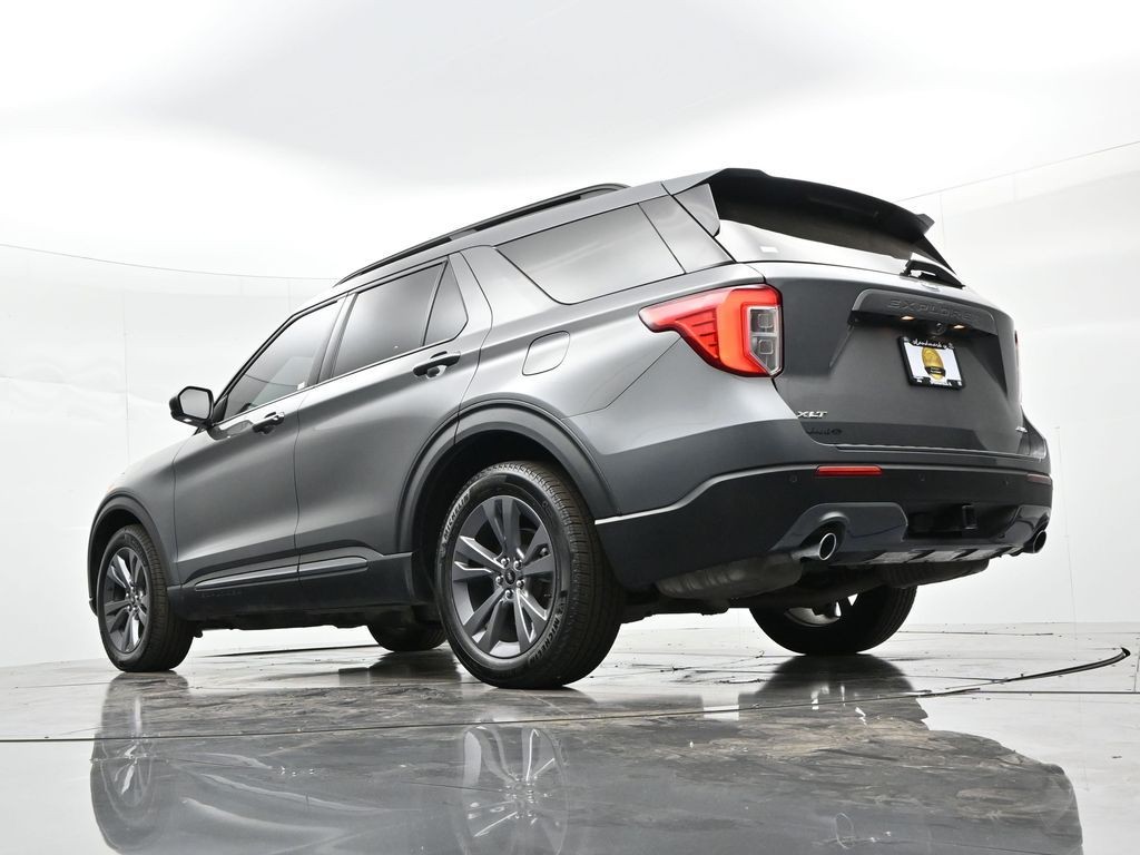 Ford Explorer Vehicle Full-screen Gallery Image 31