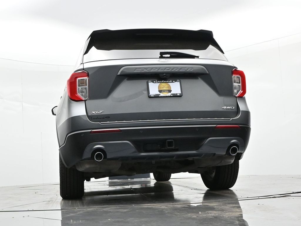 Ford Explorer Vehicle Full-screen Gallery Image 32