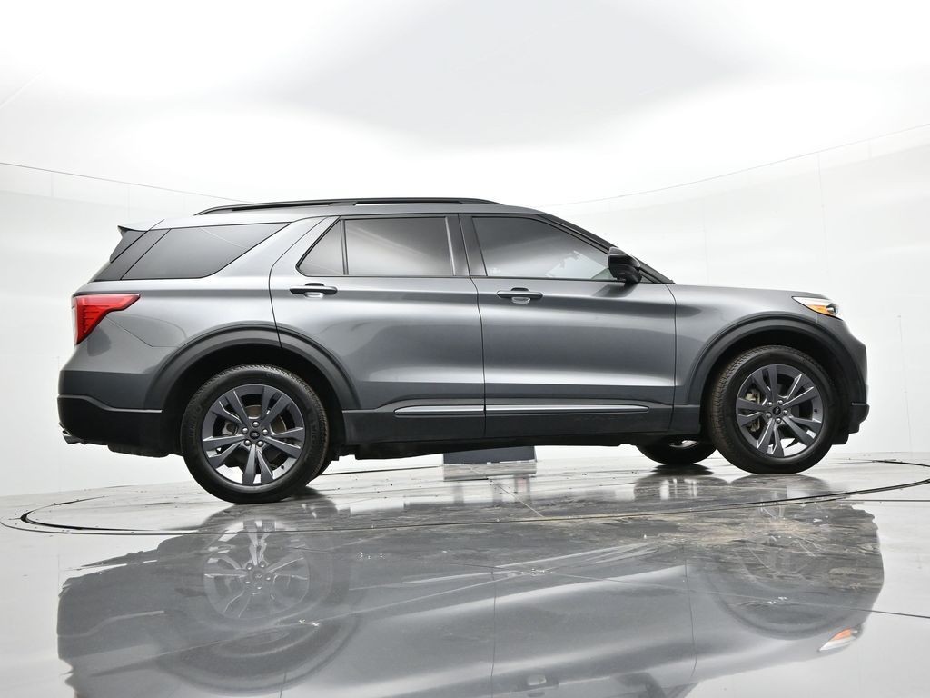 Ford Explorer Vehicle Full-screen Gallery Image 34