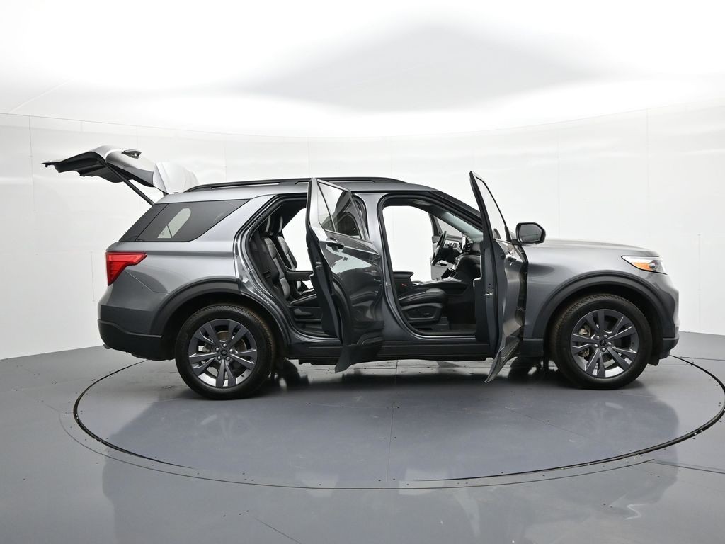 Ford Explorer Vehicle Full-screen Gallery Image 35