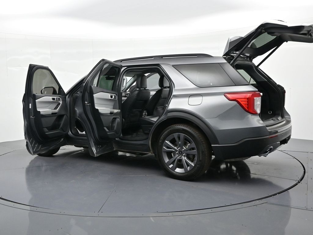 Ford Explorer Vehicle Full-screen Gallery Image 36