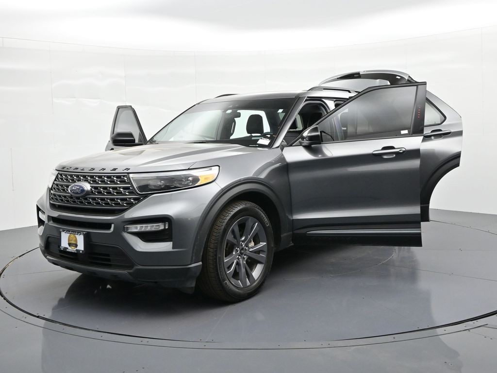 Ford Explorer Vehicle Full-screen Gallery Image 37