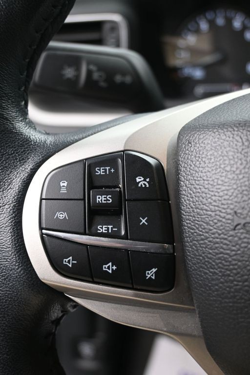 Ford Explorer Vehicle Full-screen Gallery Image 21