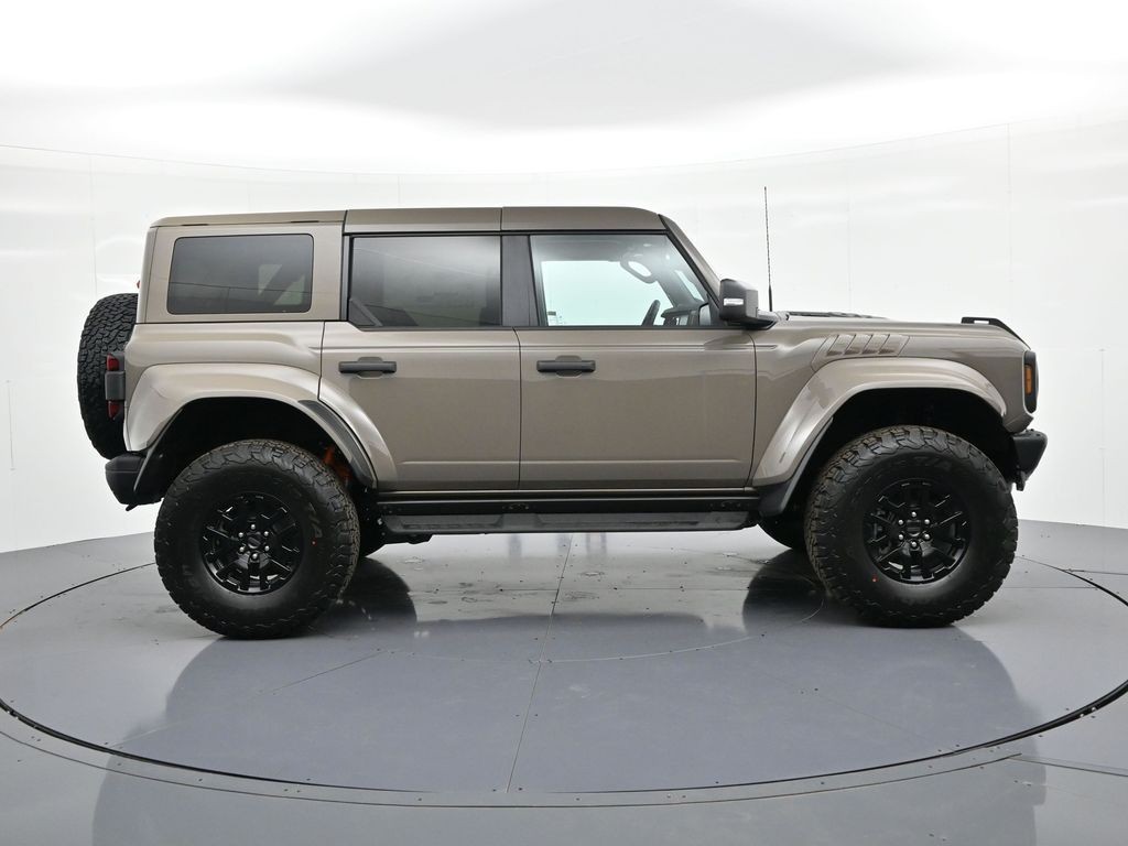 Ford Bronco Vehicle Full-screen Gallery Image 5