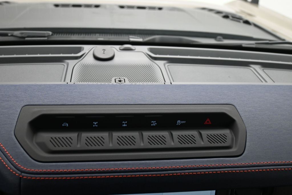 Ford Bronco Vehicle Full-screen Gallery Image 12