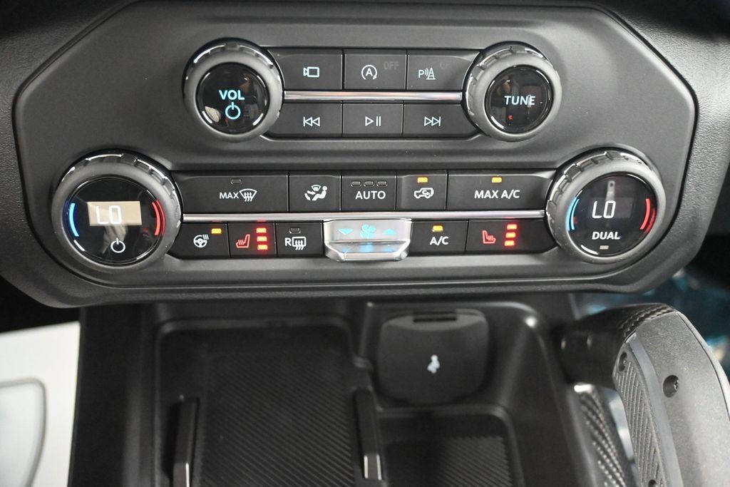 Ford Bronco Vehicle Full-screen Gallery Image 15