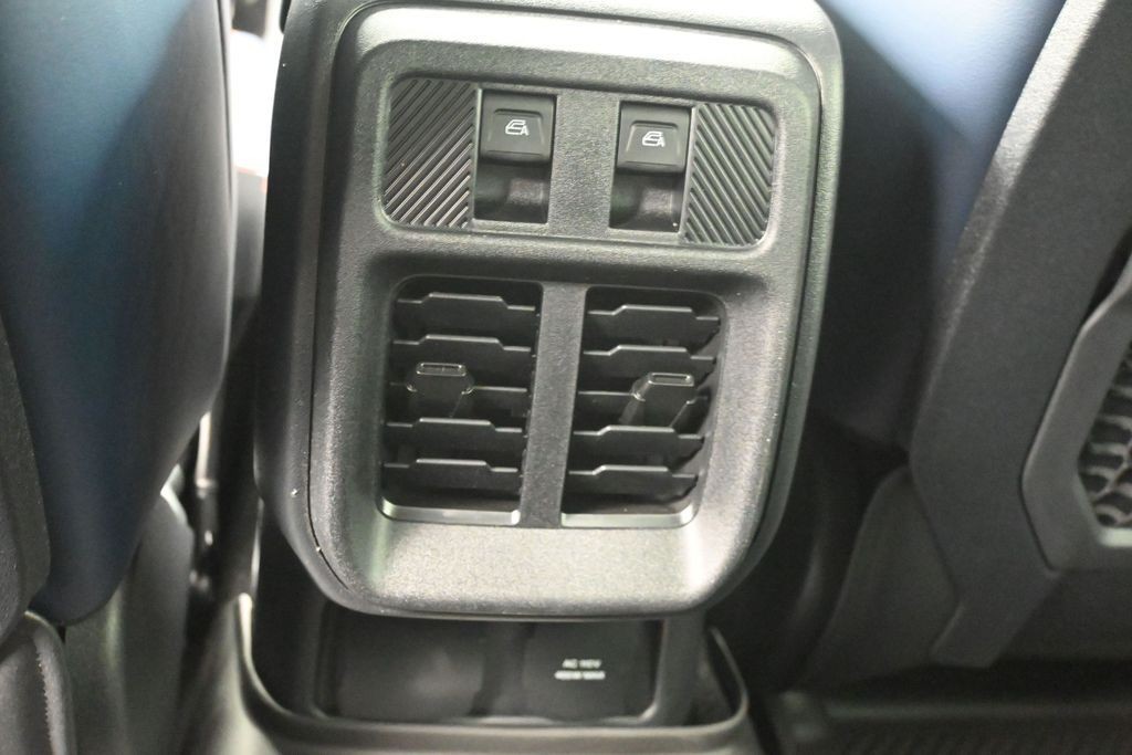 Ford Bronco Vehicle Full-screen Gallery Image 25