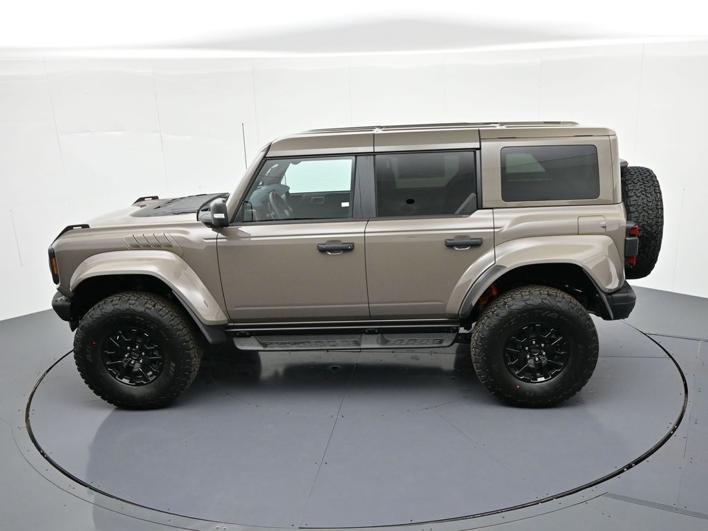 Ford Bronco Vehicle Full-screen Gallery Image 29