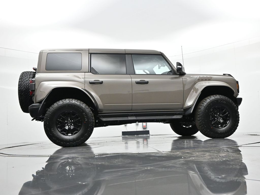 Ford Bronco Vehicle Full-screen Gallery Image 33