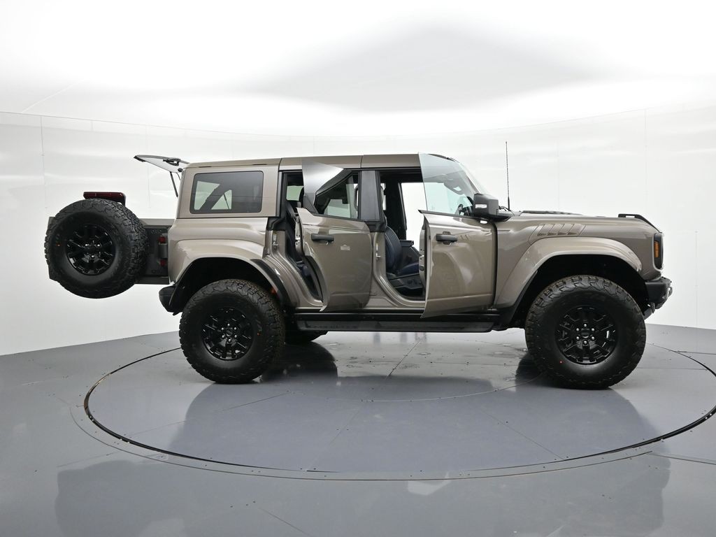Ford Bronco Vehicle Full-screen Gallery Image 37