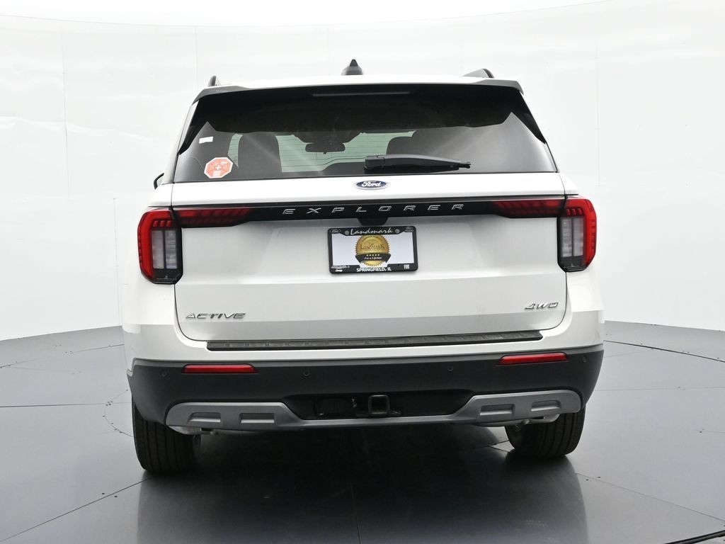 Ford Explorer Vehicle Full-screen Gallery Image 7