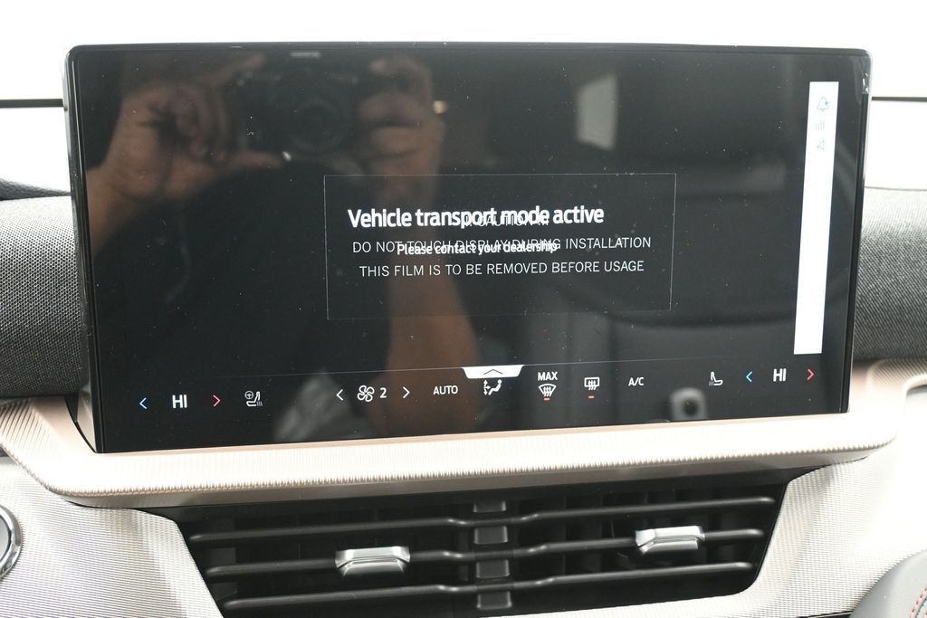 Ford Explorer Vehicle Full-screen Gallery Image 11