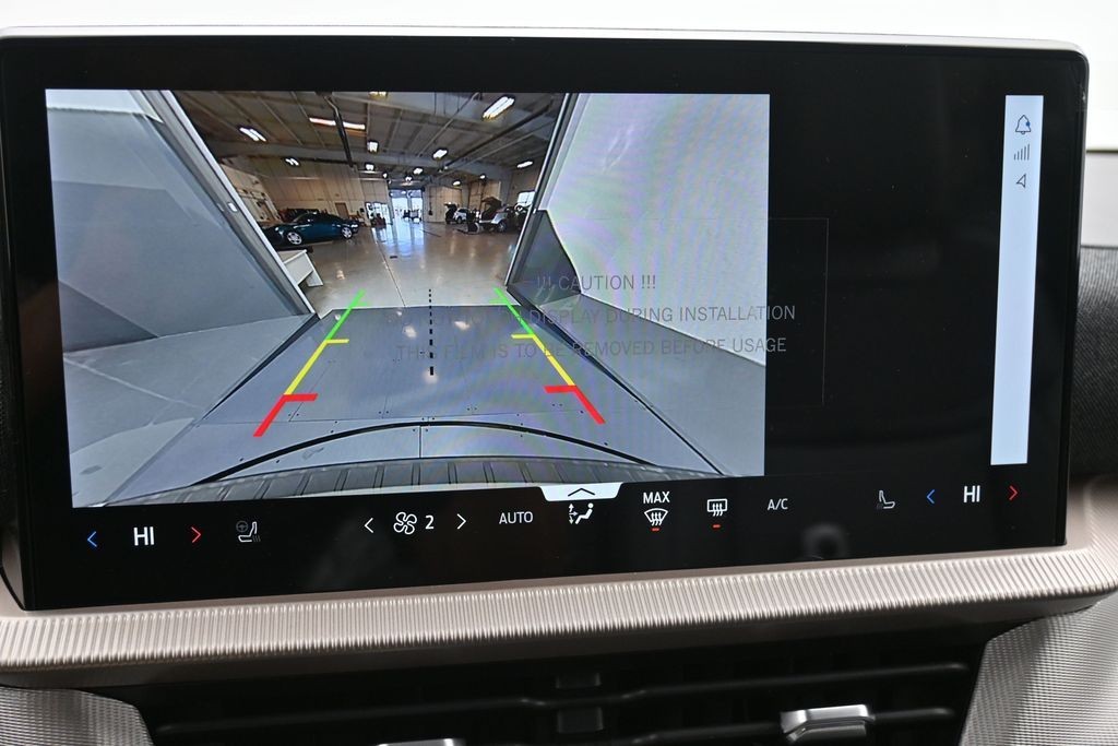 Ford Explorer Vehicle Full-screen Gallery Image 12