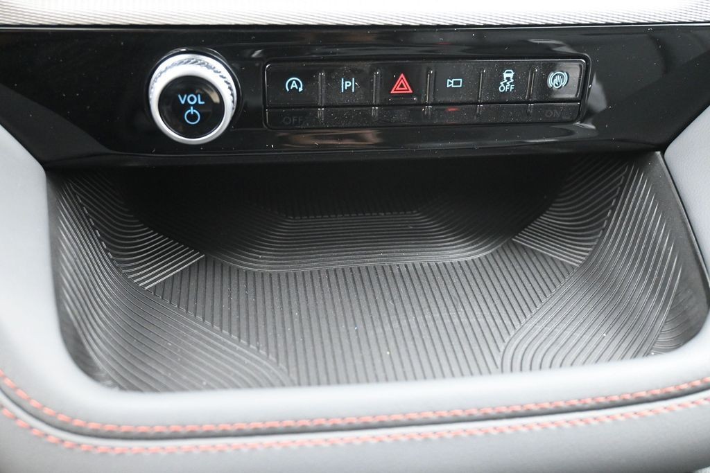Ford Explorer Vehicle Full-screen Gallery Image 13